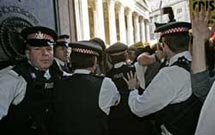 آشپز مسلمان از پليس انگلستان شکايت کرد