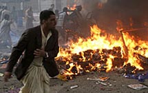 حسینیه شیعیان در پاکستان به آتش کشیده شد