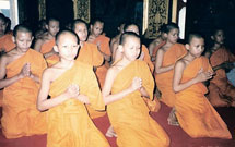 صدها راهب بودایی برای بارش باران دعا کردند