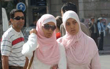 در سوئد به بانوان محجبه مسلمان توهین می‌شود