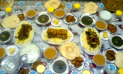 تصاوير سفره‌های رنگین افطار کشورهای اسلامی در تالار وحدت