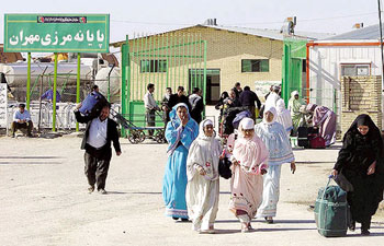 تردد روزانه بيش از ۱۲۰۰ نفر از مرز مهران