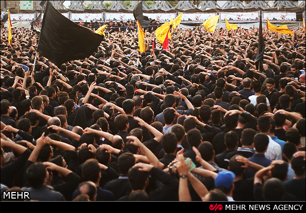 تجمع بزرگ مدافعان حرم در میدان امام حسین برگزار شد