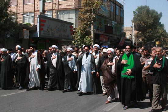 آیین سنتی عزاداری پیاده علما و مردم ورامین برگزار شد