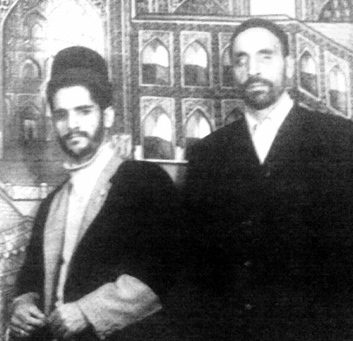 مرحوم حسن جلیلوند (سمت راست) در کنار حاج سیداحمد هاشمی