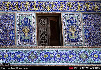 قالی «فرش برای عرش» با نقش مسجد شیخ‌لطف‌الله در اصفهان رونمایی شد