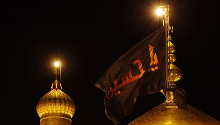 مراسم نصب پرچم عزا بر فراز گنبد امام حسین(ع) برگزار می‌شود