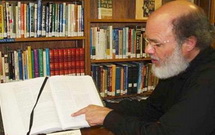کشیش مسیحی که قرآن درس می دهد
