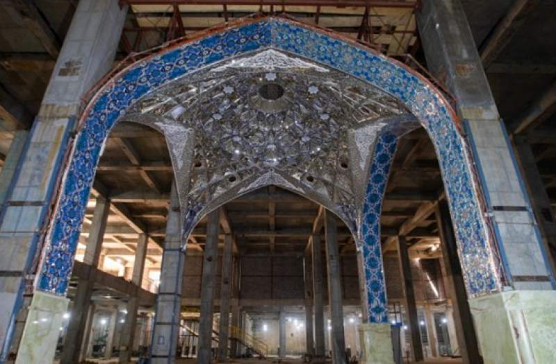 هنرمندان ایرانی آینه‌کاری صحن حضرت زینب در کربلا را آغاز کردند+ عکس